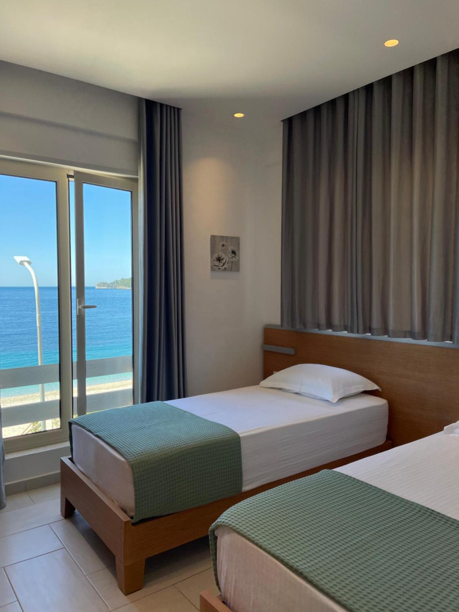 George Apartments Himare Eksteriør bilde
