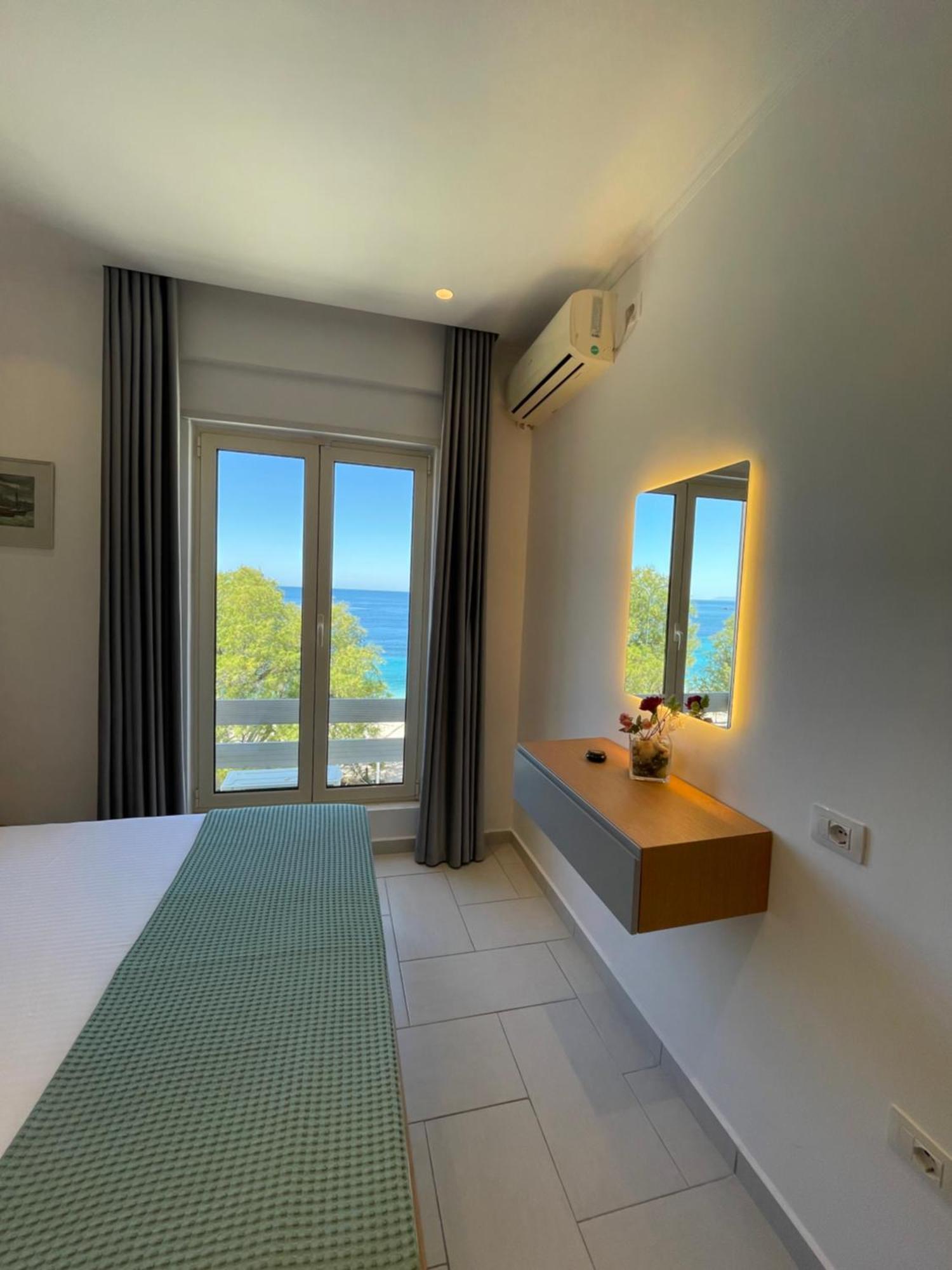 George Apartments Himare Eksteriør bilde