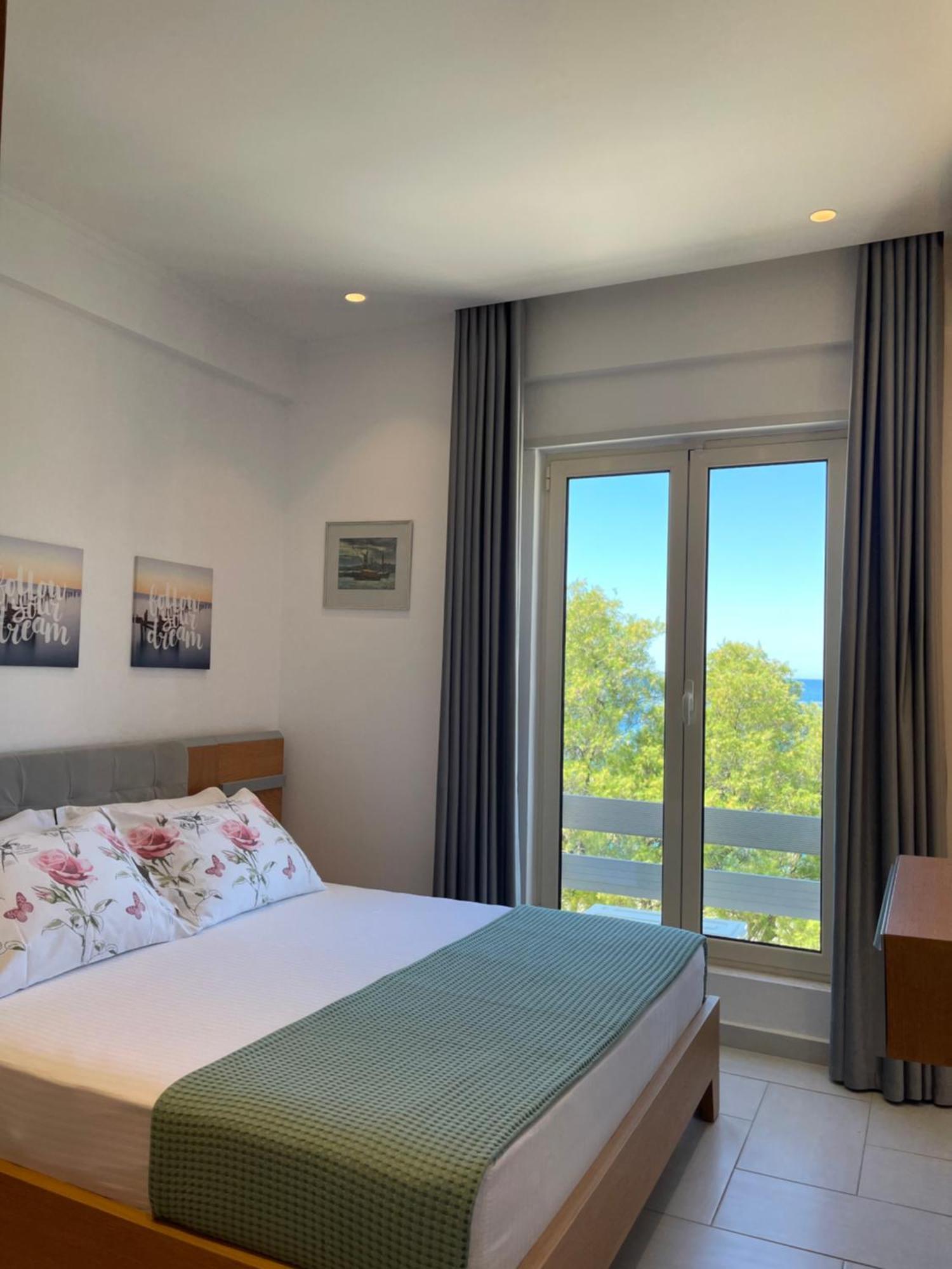 George Apartments Himare Eksteriør bilde