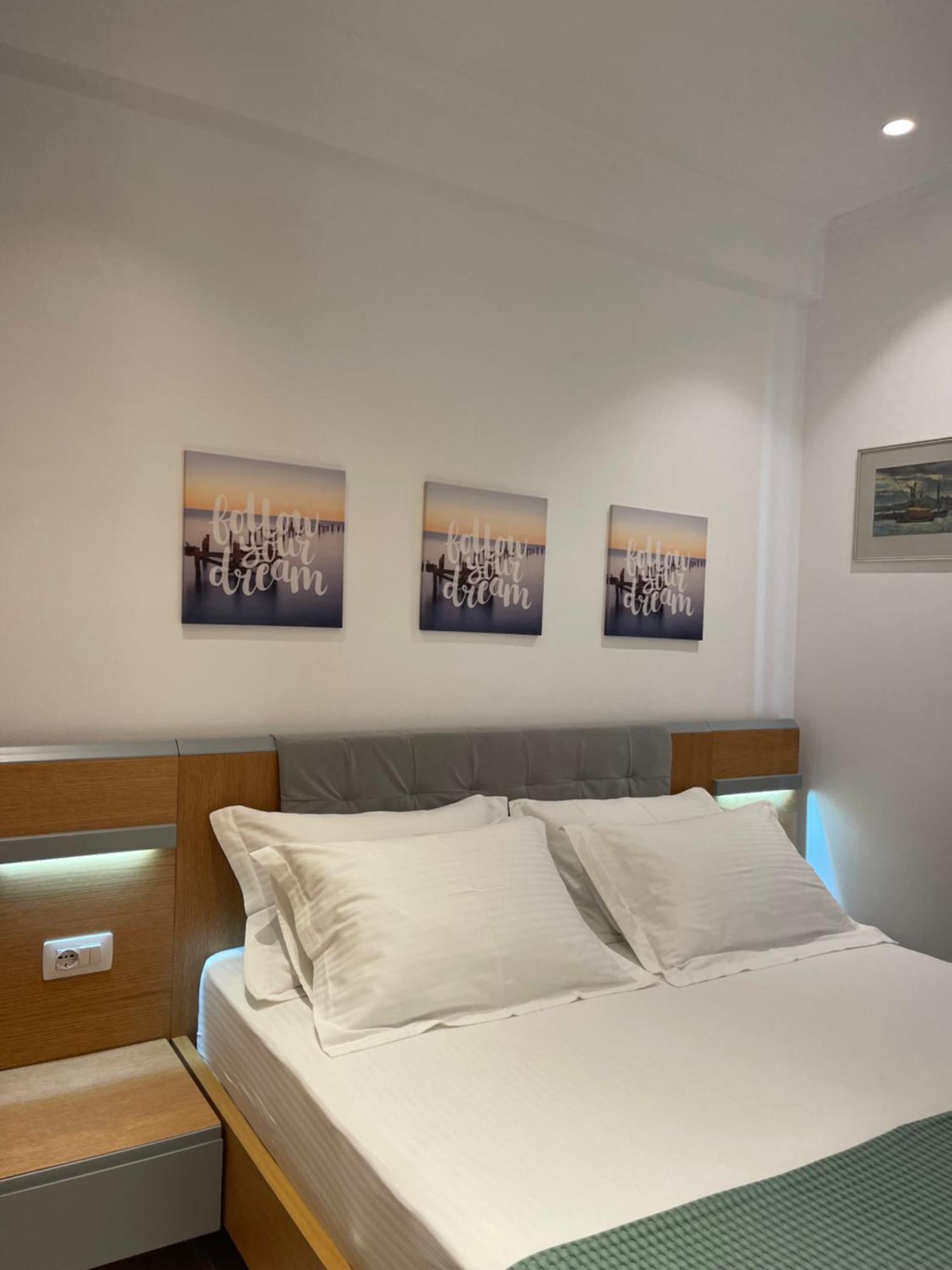 George Apartments Himare Eksteriør bilde