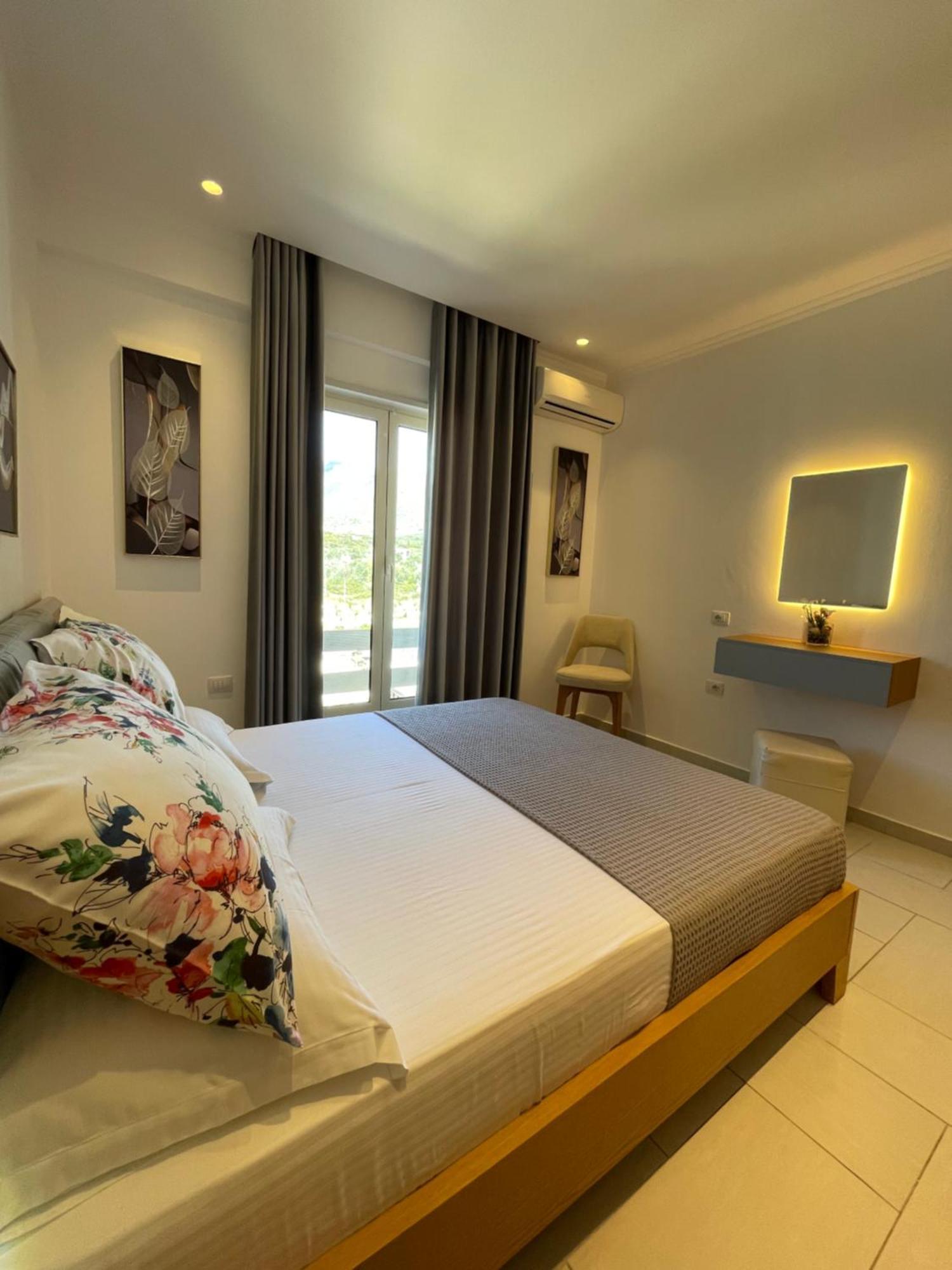 George Apartments Himare Eksteriør bilde