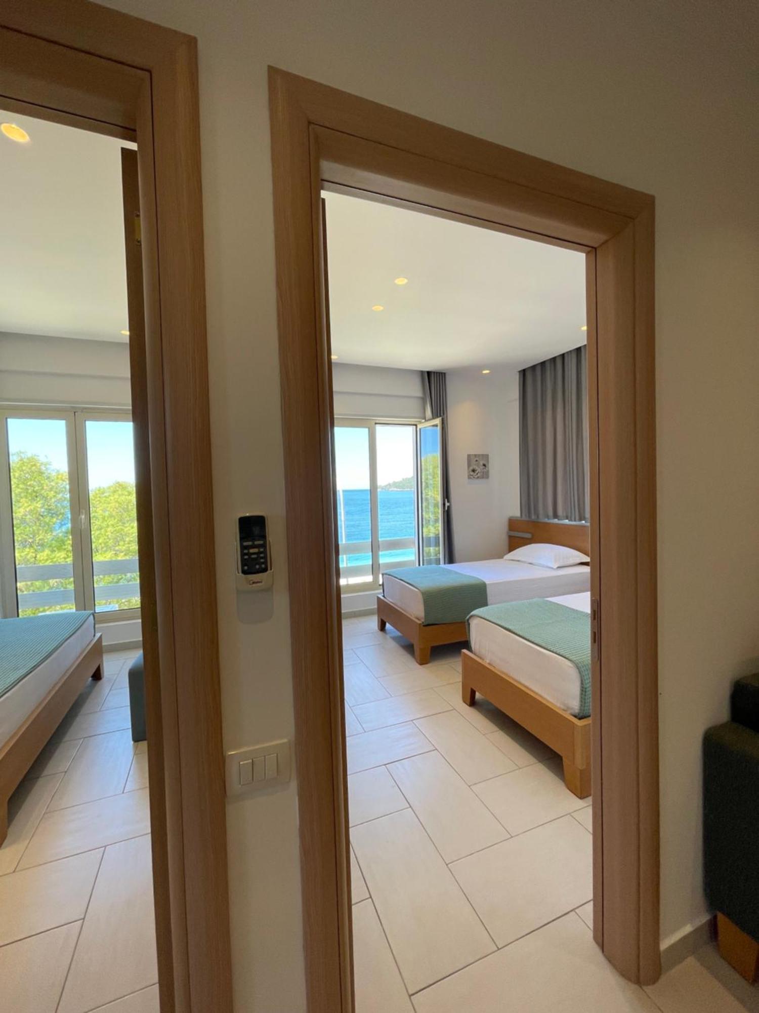 George Apartments Himare Eksteriør bilde