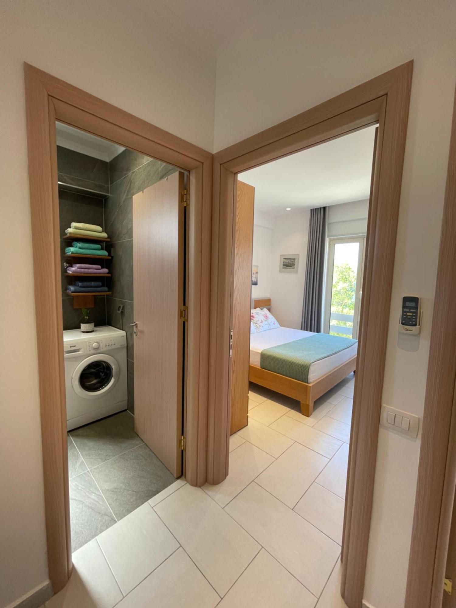 George Apartments Himare Eksteriør bilde