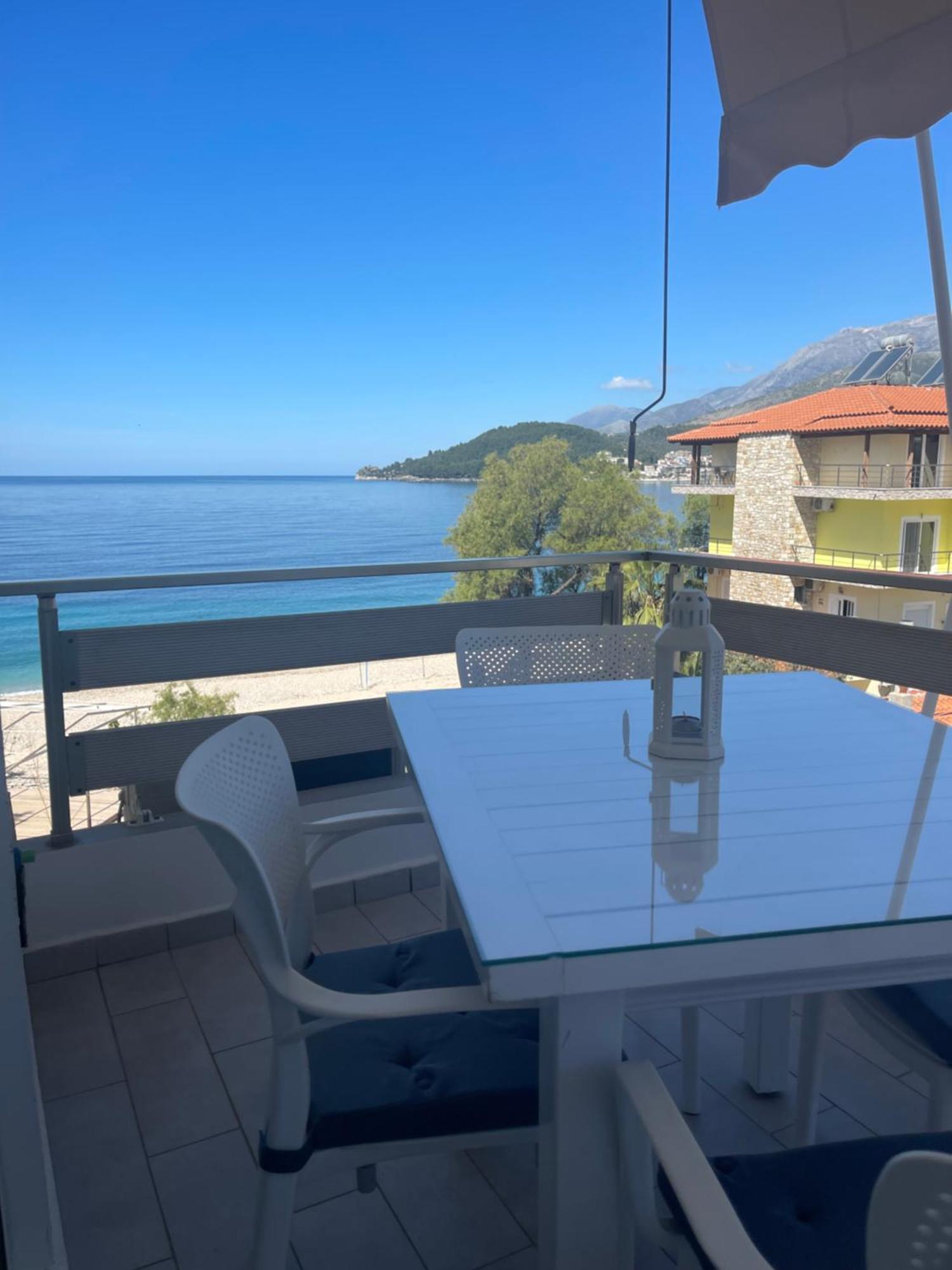 George Apartments Himare Eksteriør bilde