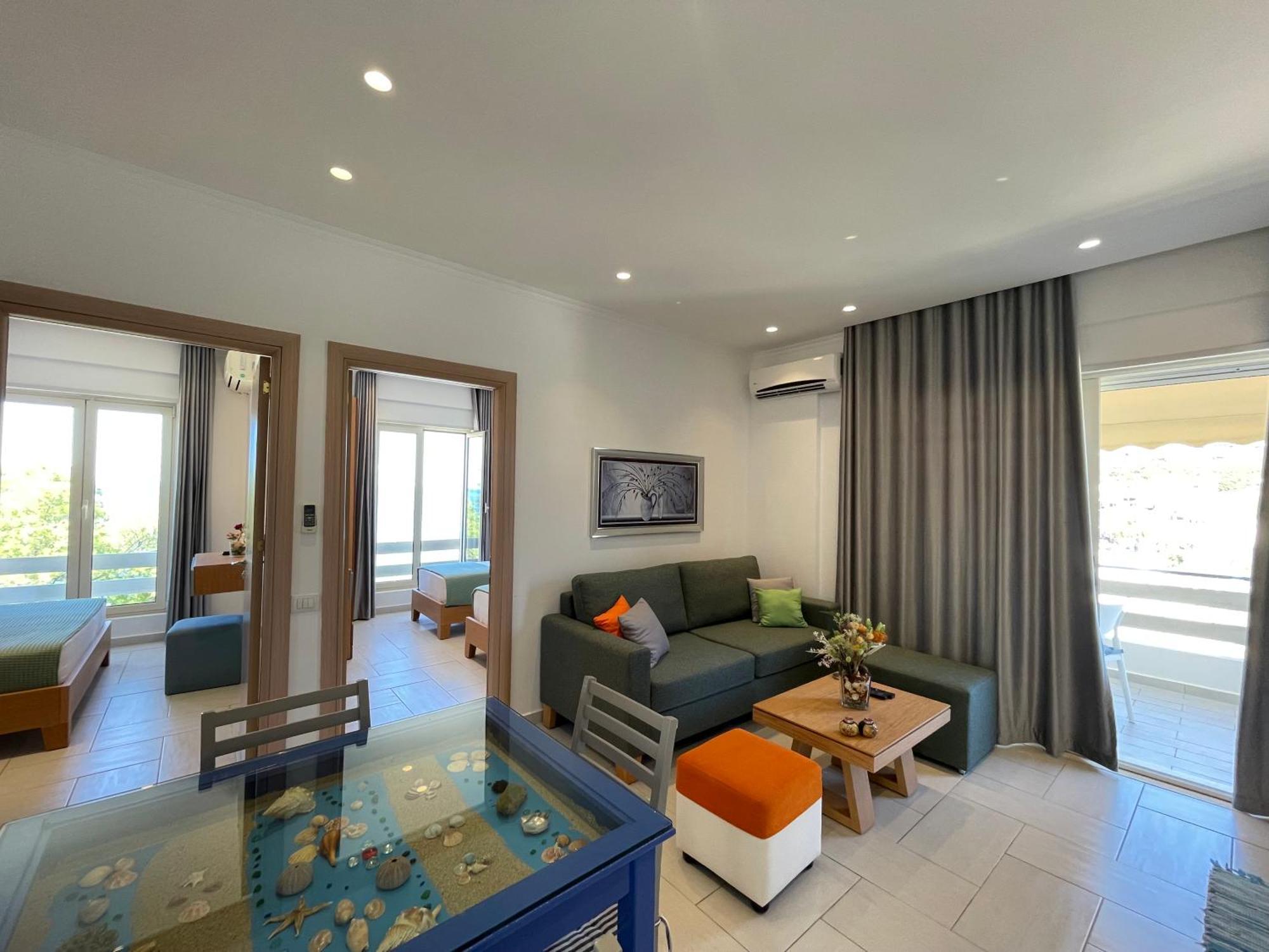 George Apartments Himare Eksteriør bilde