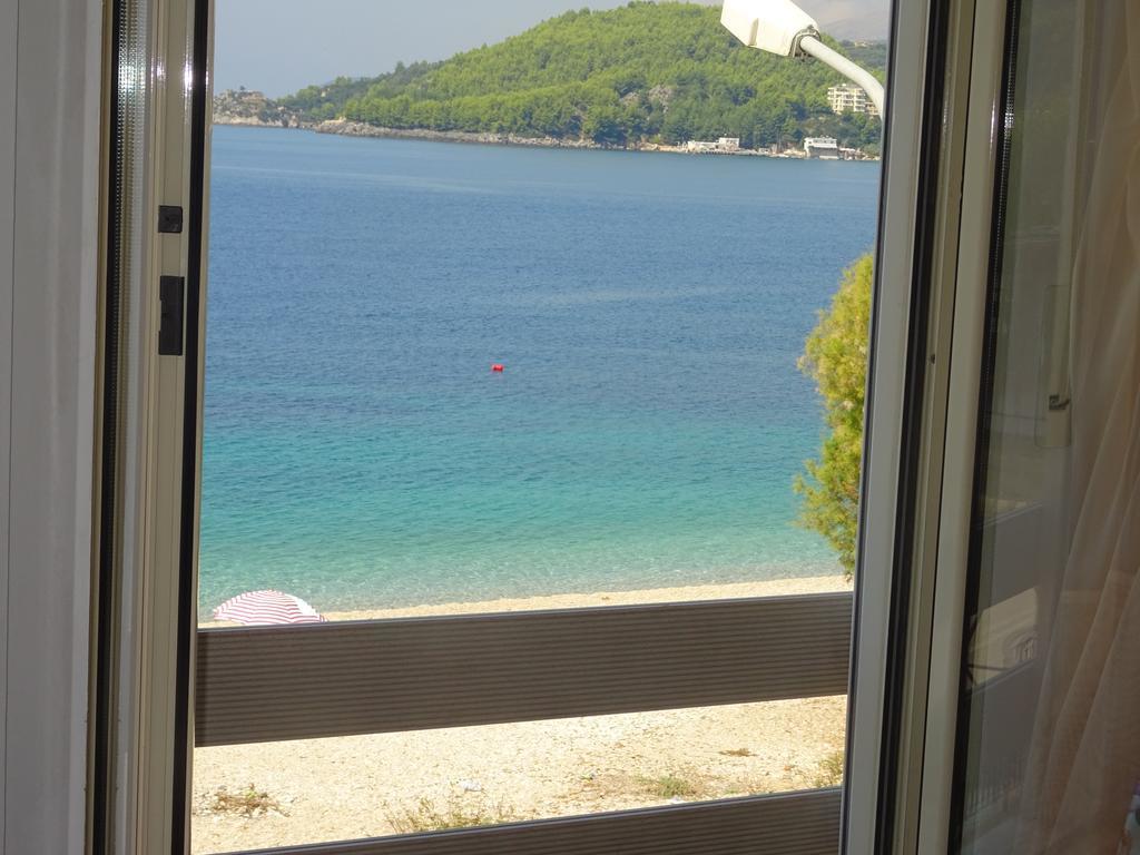 George Apartments Himare Eksteriør bilde